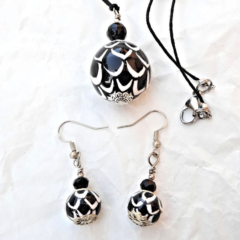 Deruta majolica ceramic necklace earrings set hand painted black decoration