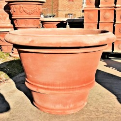Big classic vase  smooth with edge  terracotta hand made
