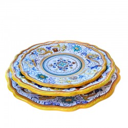 Servizio piatti tavola ceramica maiolica Deruta dipinto a mano decoro Raffaellesco centrino sagomato