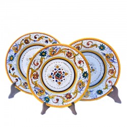 Servizio piatti tavola ceramica maiolica Deruta dipinto a mano decoro Raffaellesco centrino